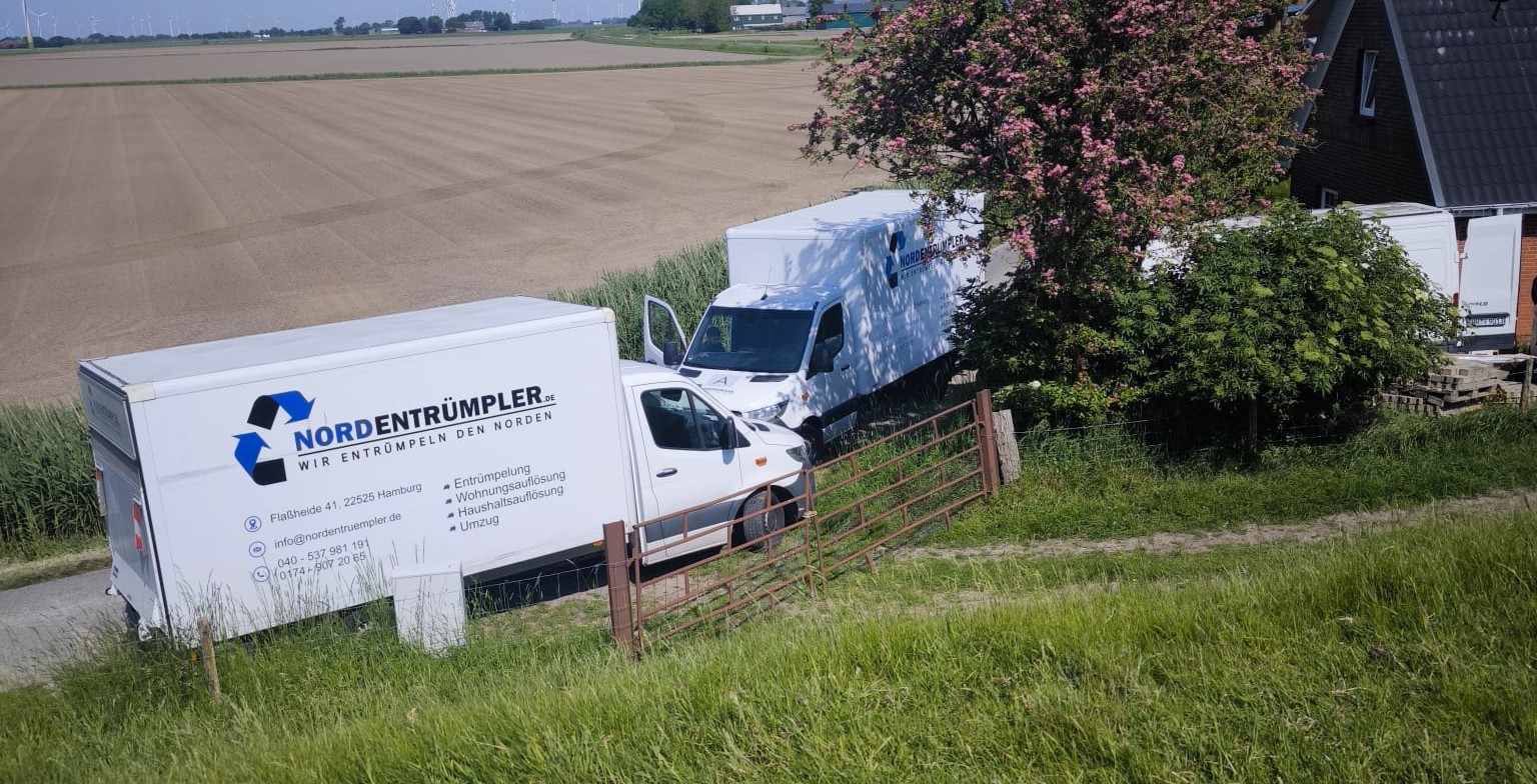 Zwei Nordentrümpler-Sprinter im Einsatz in Norddeutschland — Entrümpelung, Wohnungsauflösung, Haushaltsauflösung, Umzug
