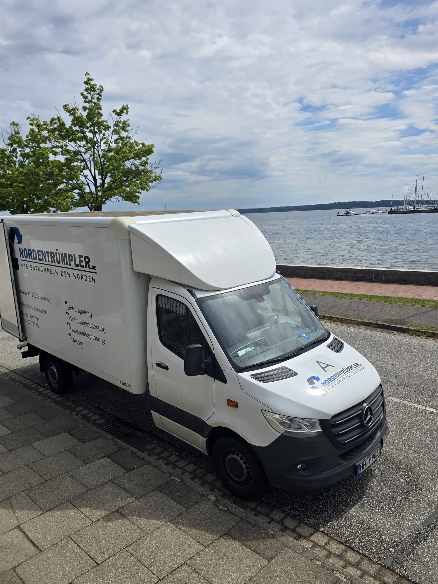 Nordentrümpler-Fahrzeug an der norddeutschen Küste
